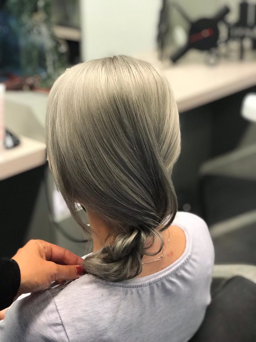 grau gefärbte Haare von Meetpoint